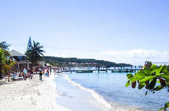 Three Places to Live in Roatan; Two to Avoid