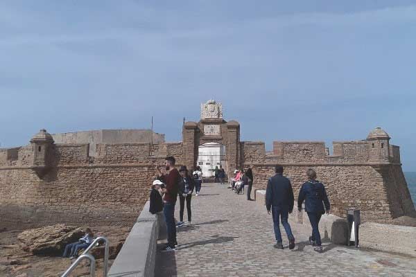Visit Castillo de San Sebastian