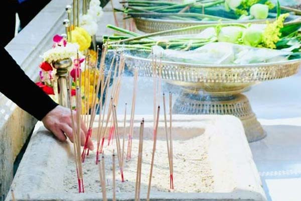 thailand temple incense