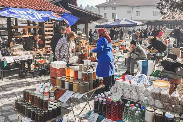 Attend-the-Local-Market-in-Bankso