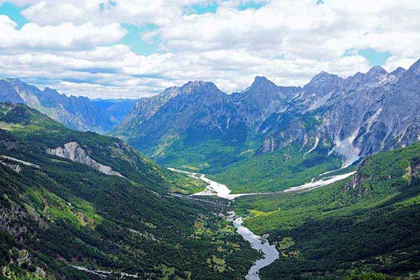 Mountains-in-Albania