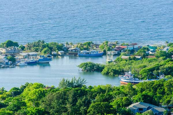 Two-Places-to-Avoid-in-Roatan