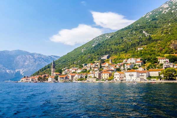 Perast-Pleasure-Boats-and-Palazzi