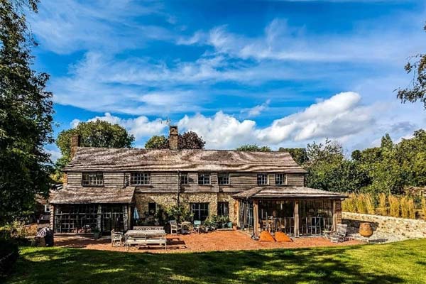 A Centuries-Old Home in Sussex